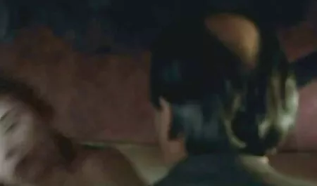 Hermosa maduras españolas ninfomanas Celia vagina masturbación en el sofá