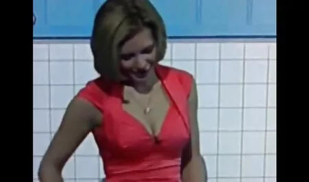 Aubrey maduras espanolas desnudas Evans en la piscina